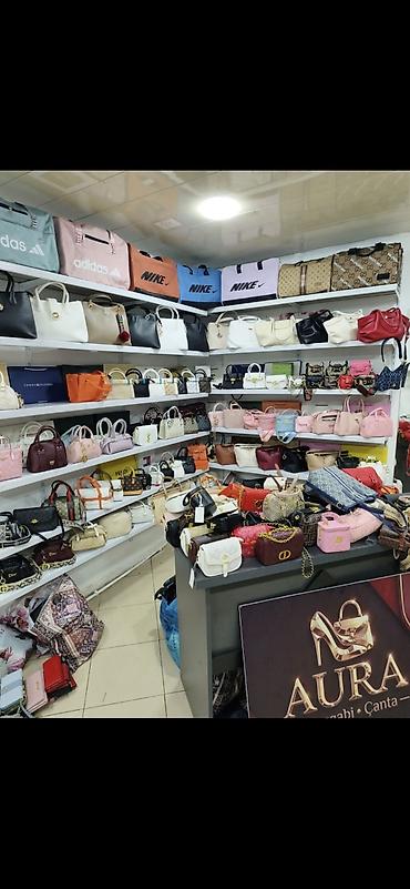 yaşmada: İnşaatçılarda Saf Su marketle üz üze aura canta magazasında 1000manata — 4