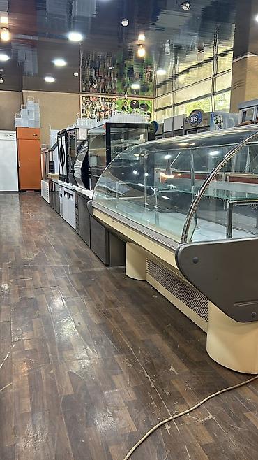 Kommersiya soyuducu vitrini – mağaza, kafe, restoran və qənnadı