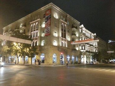 Uzunmüddətli kirayə mənzillər: Menzil GƏNC TAMAŞACILAR TEATIRININ yanında Mənzilin hər bir şəraiti — 1