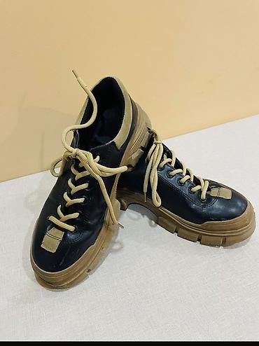 тимберленд баку: - Model: Unisex gündəlik ayaqqabı - Rəng: Qara üst hissə, bej detallı — 1