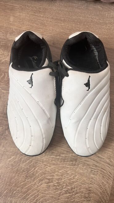 li ning официальный сайт бишкек: Обувь для занятий тхэквондо. Размер 34