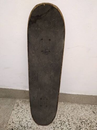 trotinet 2 u 1: Skateboard dužine 78 cm, širine 20 cm. polovan