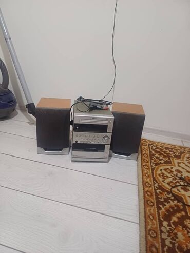 переходник на наушники: Мини центр LG lx 230x. аукс работает.1000 сом. на радио надо шлейф