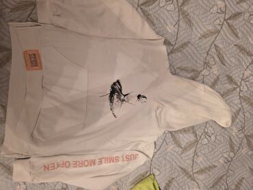 Koftalar, sviterlər: Ağ rəngli, uzunqol qız topu. Üzərində böyük, rəngli Tuiti quşu təsviri — 4