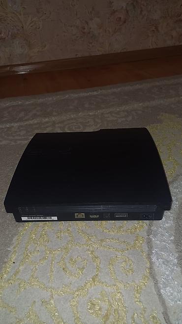 хвох сериес с: Sony PlayStation 3 (PS3) Slim oyun konsolu - Rəng: Qara, yuxarı — 4