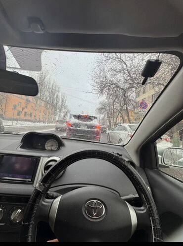 автомобильный домкрат: Toyota ist: 2003 г., 1.3 л, Автомат, Бензин, Хэтчбэк