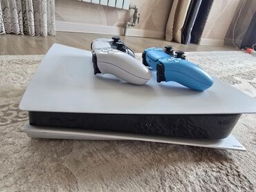 эллиптический тренажер купить в бишкеке: PlayStation /5 С собой два джойстика зарядник и шесть дисков с