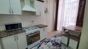 сдаётся однокомнатная квартира долгосрочное: 3 бөлмө, Кыймылсыз мүлк агенттиги, Чогуу жашоосу жок, Толугу менен эмереги бар