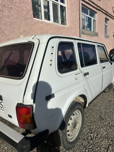 VAZ (LADA): Lada Niva 2131, ağ rəng, 4 qapılı İli 1999. Yürüş 240380. 1.8 — 6