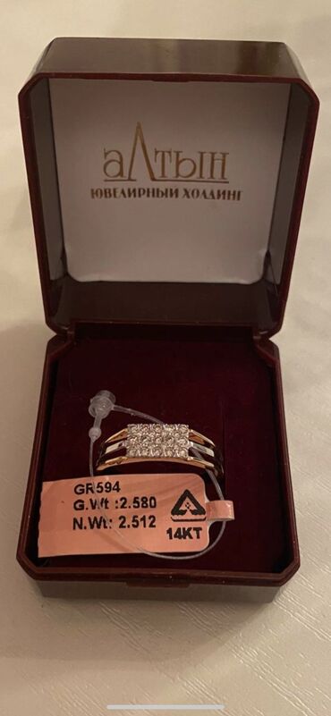 золотое кольцо с бриллиантом: Срочно Продаю золотое кольцо с бриллиантоми. Проба 585 / 0.34 карата