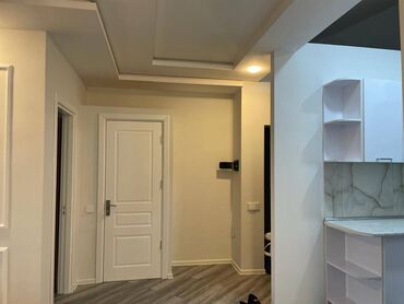 Uzunmüddətli kirayə mənzillər: Elit ticarət mərkəzi Yuxa Restoranının arxasında 16 mərtəbəli binanın — 8