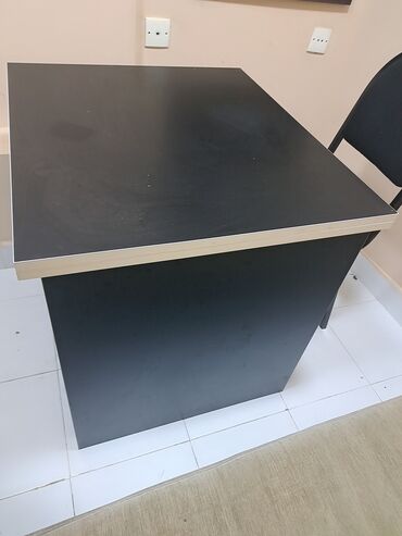 Ofis masaları: Ofis dəsti mebeli satılır. 650 azn Real alıcıya endirim olacaq. Ofis — 10