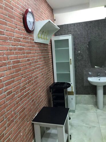 Digər kommersiya daşınmaz əmlakı: Nizami metrosunun yaxınlığında 1-ci mərtəbəsində yerləşən təmirli — 16