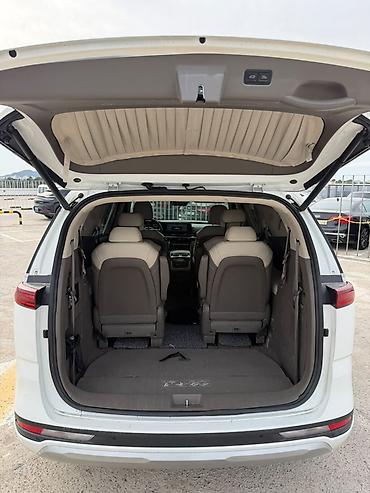 Kia: Kia Carnival: 2022 г., Минивэн — 32