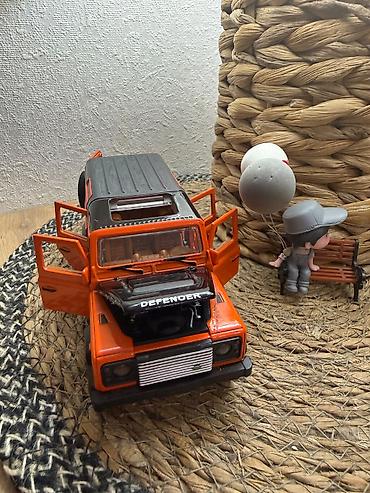 Oyuncaqlar: Land Rover Defender 110 metal oyuncaq maşını satılır. ✔️ Metal — 6