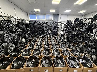 Диски: Диски R 22 Mercedes-Benz, отверстий - 5, Новый — 1