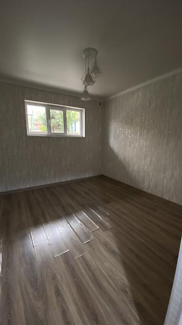 Продажа квартир: 1 комната, 31 м², Сары-Челек ж/м 106 серия улучшенная, Цокольный этаж этаж, Старый ремонт — 3