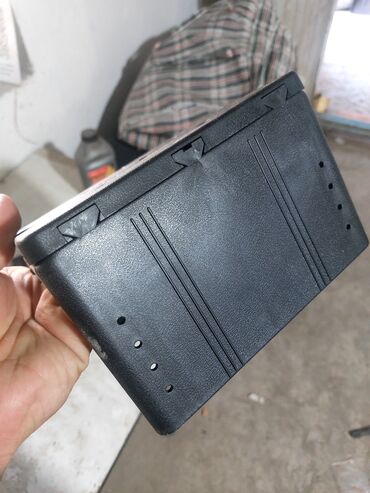 Другая автоэлектроника: Прадаю подлогодник на седан машины любие новый состояние идеалный — 8