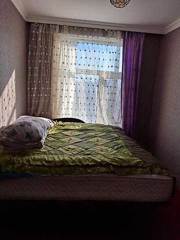 с проживанием: 3 otaqlı mənzil – mebellə - Geniş, işıqlı zal: pərdə və tül, asma — 1