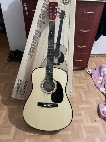 гитара продажа: Продаются гитара новый с коробкой 8000. Тысяч. Сом