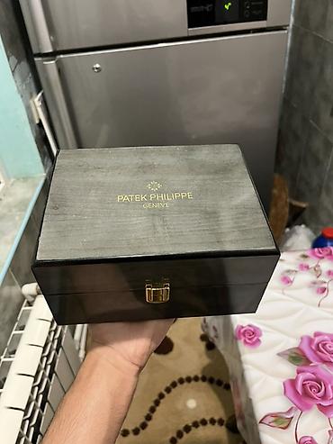 qol saati: Patek Philippe saat qutusu - Brend yazısı: Patek Philippe, Genève — 2