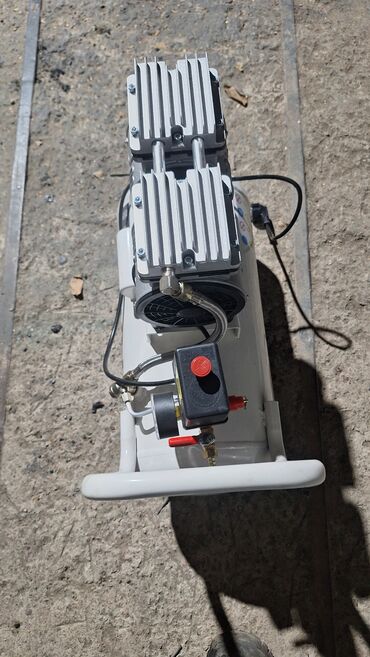 компьютерный письменный стол: Компрессор Боёо үчүн, Электр, Үнсүз