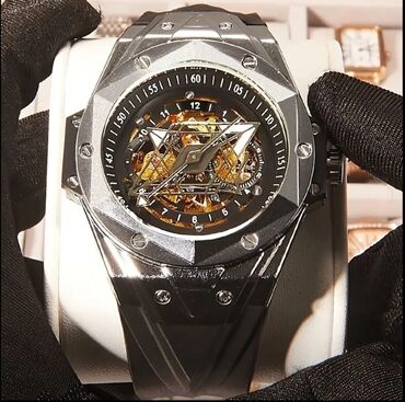 женские кроссовки reebok classic: Новый, Наручные часы, Hublot, цвет - Черный