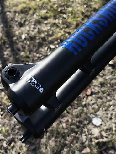tape: Вилка RockShox 35 - Диаметр ног: 35 мм (маркировка “35” на арке) - — 9