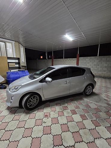 чон: Toyota Prius C: 2015 г., 1.5 л, Автомат, Гибрид, Хетчбек — 3