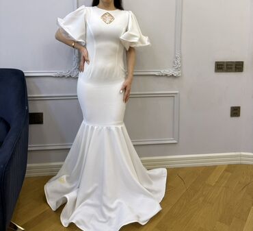 Digər qadın geyimləri: Zərif axşam geyimləri – 2 model 1) Ağ mermaid kəsimli uzun don -