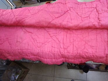 Подушки: Подушки по 300 сом покрывала по 400 сом одеяла ватные и перовые по at lalafo.kg — 6 Подушки: Подушки по 300 сом покрывала по 400 сом одеяла ватные и перовые по — 6