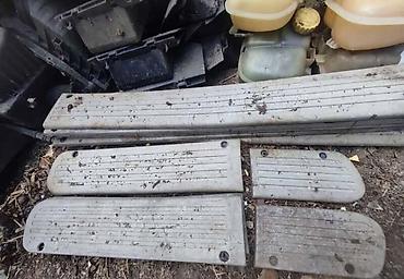 silikonski brisaci: LAJSNE NA VRATIMA ZA RENAULT R 4 | renault 4 lajsne  vece 2000 din — 2