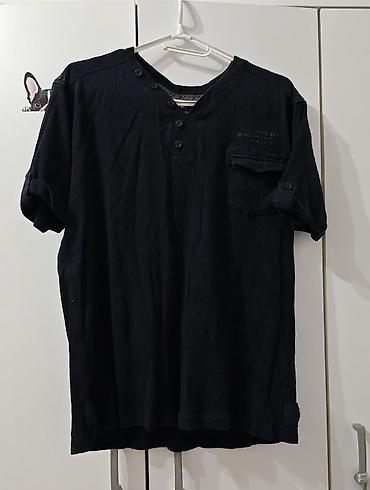 Muška majica kratkih rukava, crna, Henley stil sa okruglim izrezom i na lalafo.rs Muška majica kratkih rukava, crna, Henley stil sa okruglim izrezom i