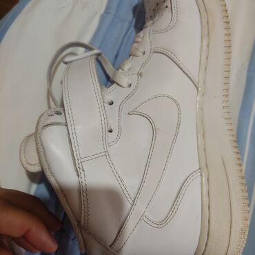 bele čizme zenske: Air Force patike, odlicne, nema oštećenja, malo nošene br.42 (