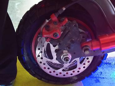 elektrik skutur: İşlənmiş Elektrik samokat 10", 751 - 1000 Vt, > 45 km/s, Ünvandan götürmə — 7