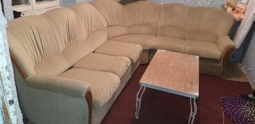 стол с диваном: Диван-кровать, цвет - Бежевый, Б/у