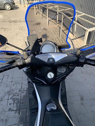 каска для мотоцикл: Yamaha NMAX — городской макси‑скутер с доработками для комфортных — 1