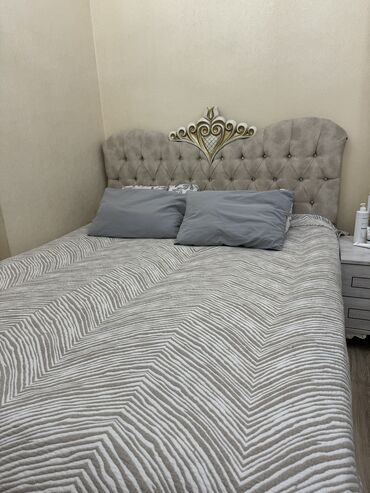 новый спальный гарнитур: Спальный гарнитур, Двуспальная кровать, Шкаф, Комод, цвет - Серый, Б/у