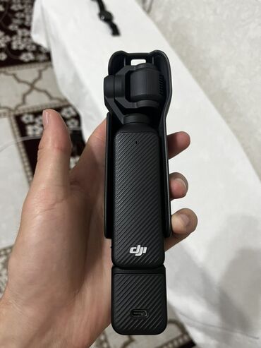 беспроводная видеокамера: DJI Osmo Pocket 3 — карманная 3-осевая стабилизированная камера. Она