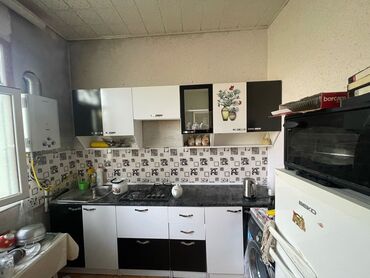 metbex şkafi: Tək mətbəx mebeli satılır 180₼. Ölçü dəqiq deyil.Ünvan Hökməli 3313