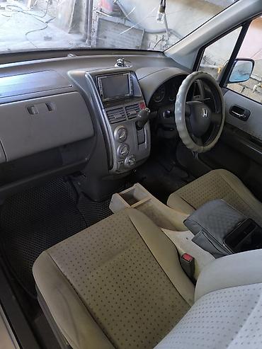 желмаяан кабина: Honda Mobilio: 2002 г., Автомат, Вэн/Минивэн — 4