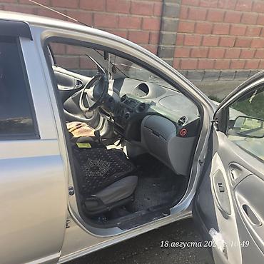 Унаа: Toyota Yaris: 1999 г., 0.1 - engine capacity л, Кол менен иштөөчү, Бензин, Хетчбек — 4