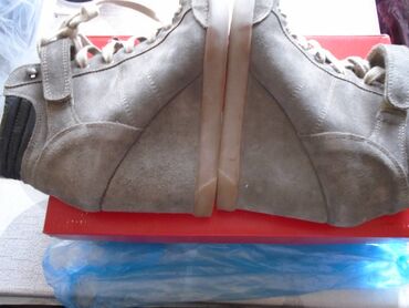 Gležnjače: Gležnjače, Buffalo, 39 — 6