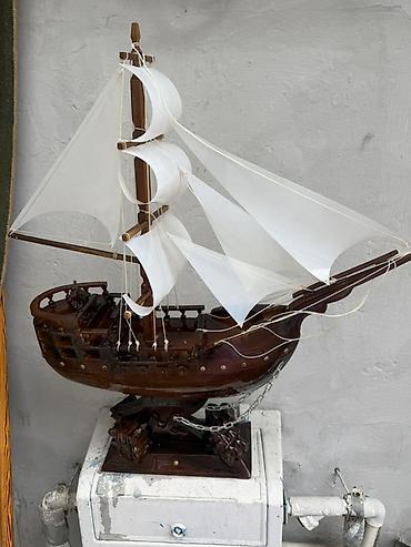 model: Taxta yelkənli gəmi maketi - Material: cilalanmış ağac gövdə və — 4