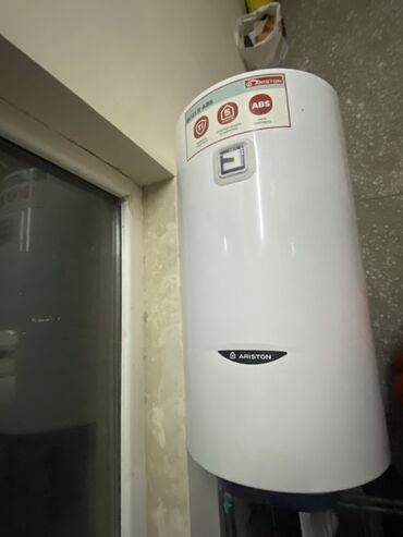куплю бойлер: Накопительный водонагреватель Объем бака: 40 л, Ariston, Электрический, Предохранительный клапан, Эмалированная сталь