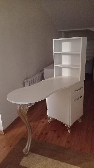Salon masaları: İşlənmiş, Manikür üçün masa — 1