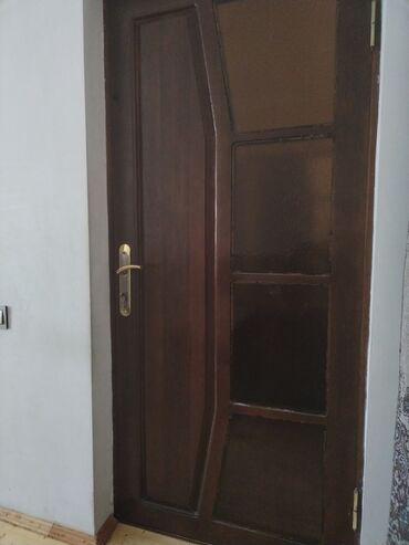 işlenmiş ev qapilari: Дерево Межкомнтаная дверь 90х205 см, Б/у