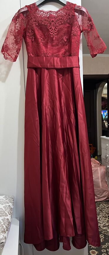 Платья: Вечернее платье, Длинная модель, С рукавами, Шлейф, M (EU 38)