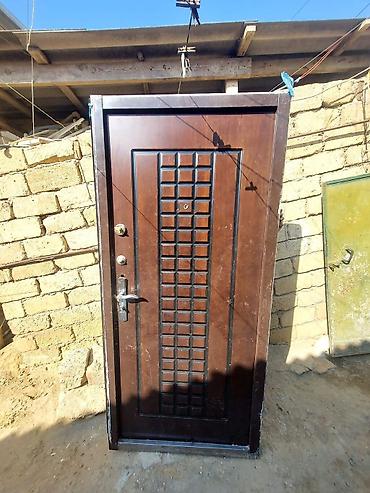dəmir seyf qapi: Seyf qapı – 2/1 m ölçü Qiymət: 110 AZN YeSeyf qapi 2/1m 110azn — 1