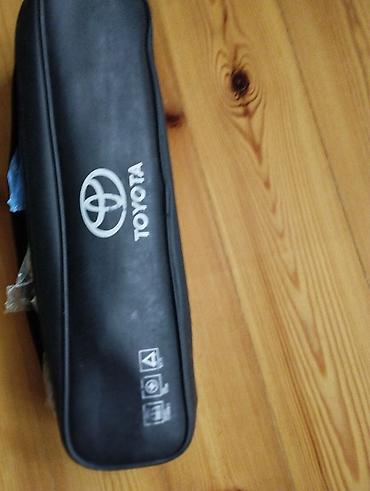 qəza üçbucağı: Toyota avtomobil üçün yol təhlükəsizliyi dəsti Məzmun: - Qara rəngli — 1